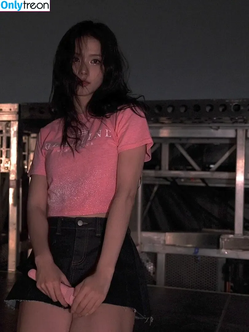 Jisoo nude photo #1680 (BLACKPINK / qenshizu / sooyaaa__)