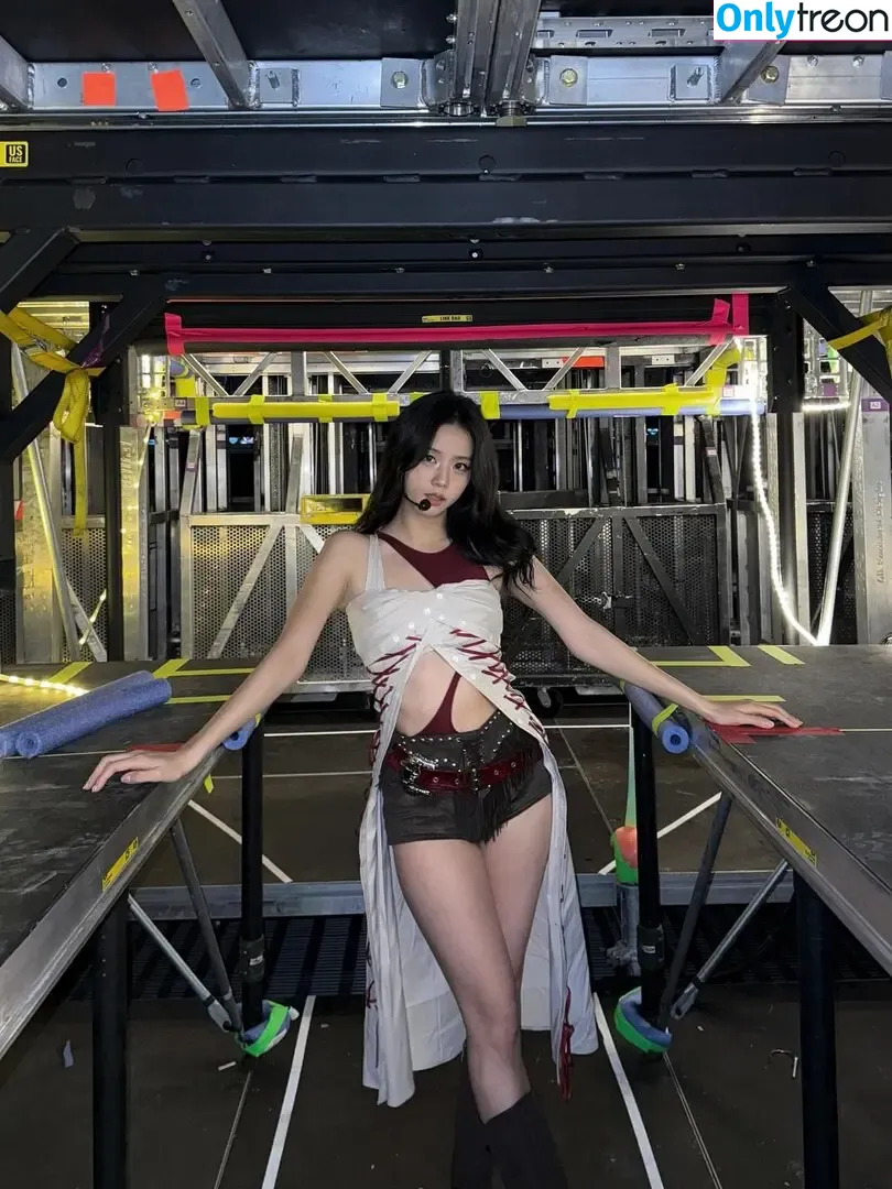 Jisoo nude photo #1693 (BLACKPINK / qenshizu / sooyaaa__)
