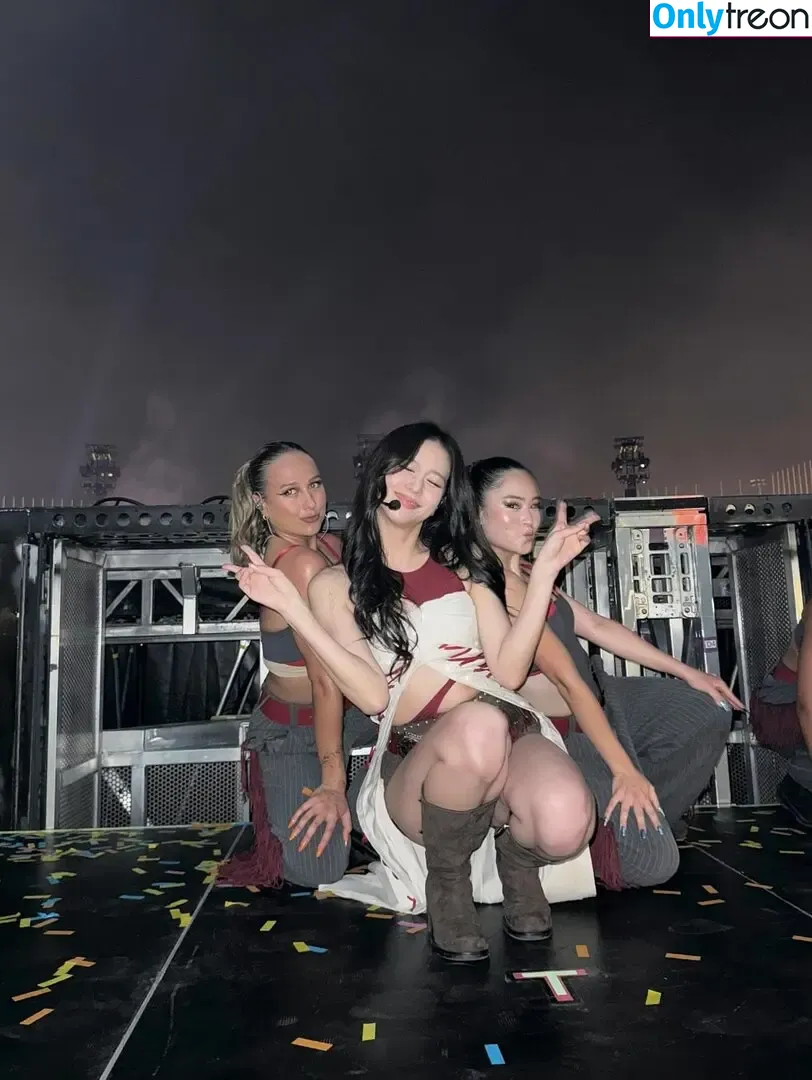 Jisoo nude photo #1698 (BLACKPINK / qenshizu / sooyaaa__)