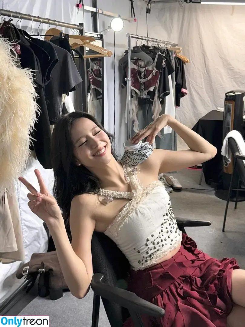 Jisoo nude photo #1699 (BLACKPINK / qenshizu / sooyaaa__)