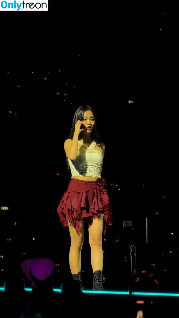Jisoo nude photo #1735 (BLACKPINK / qenshizu / sooyaaa__)