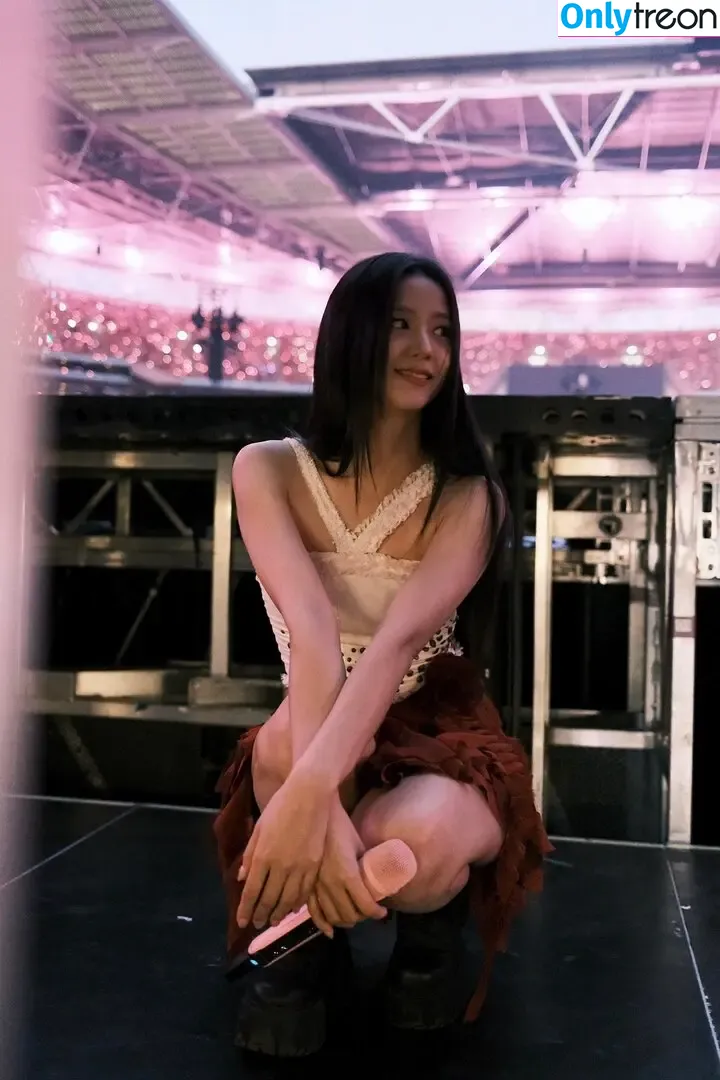 Jisoo nude photo #1746 (BLACKPINK / qenshizu / sooyaaa__)