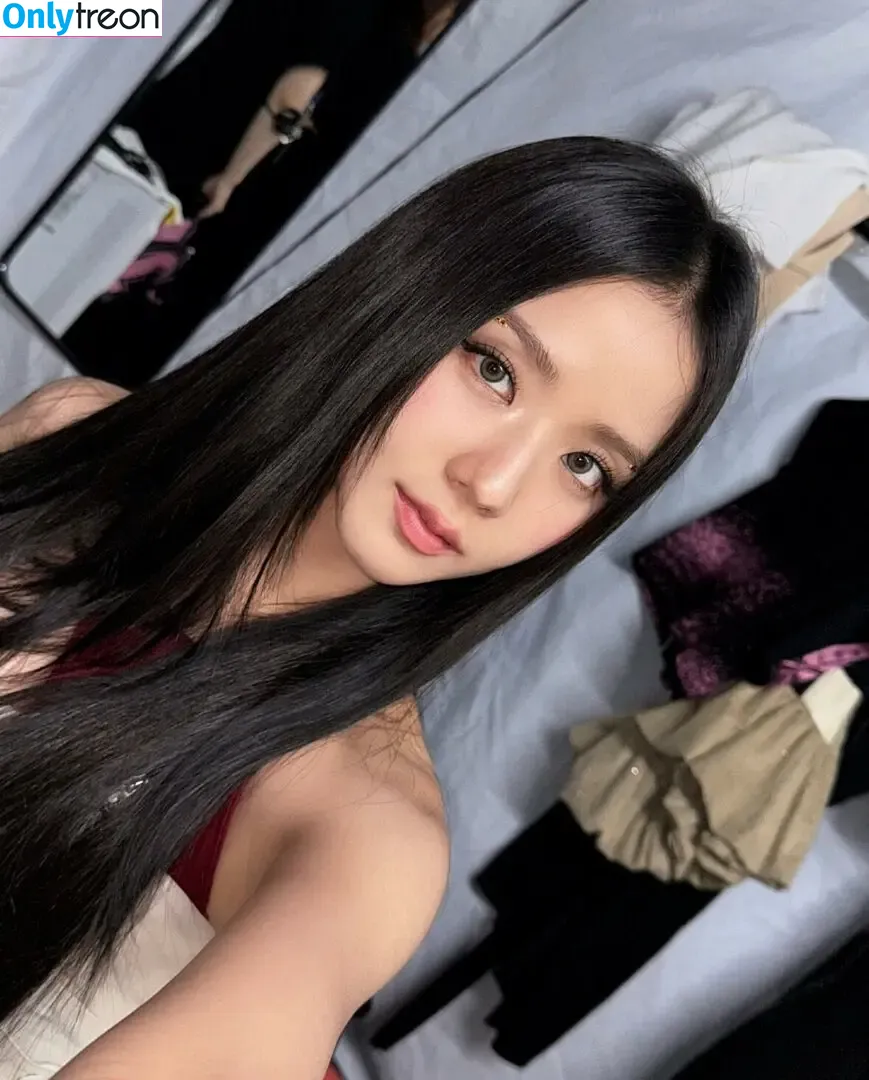 Jisoo nude photo #1748 (BLACKPINK / qenshizu / sooyaaa__)