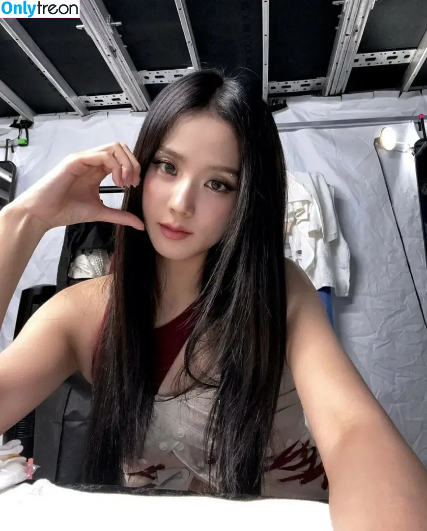 Jisoo nude photo #1749 (BLACKPINK / qenshizu / sooyaaa__)
