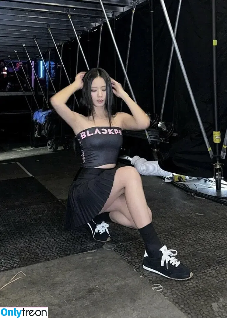Jisoo nude photo #1750 (BLACKPINK / qenshizu / sooyaaa__)