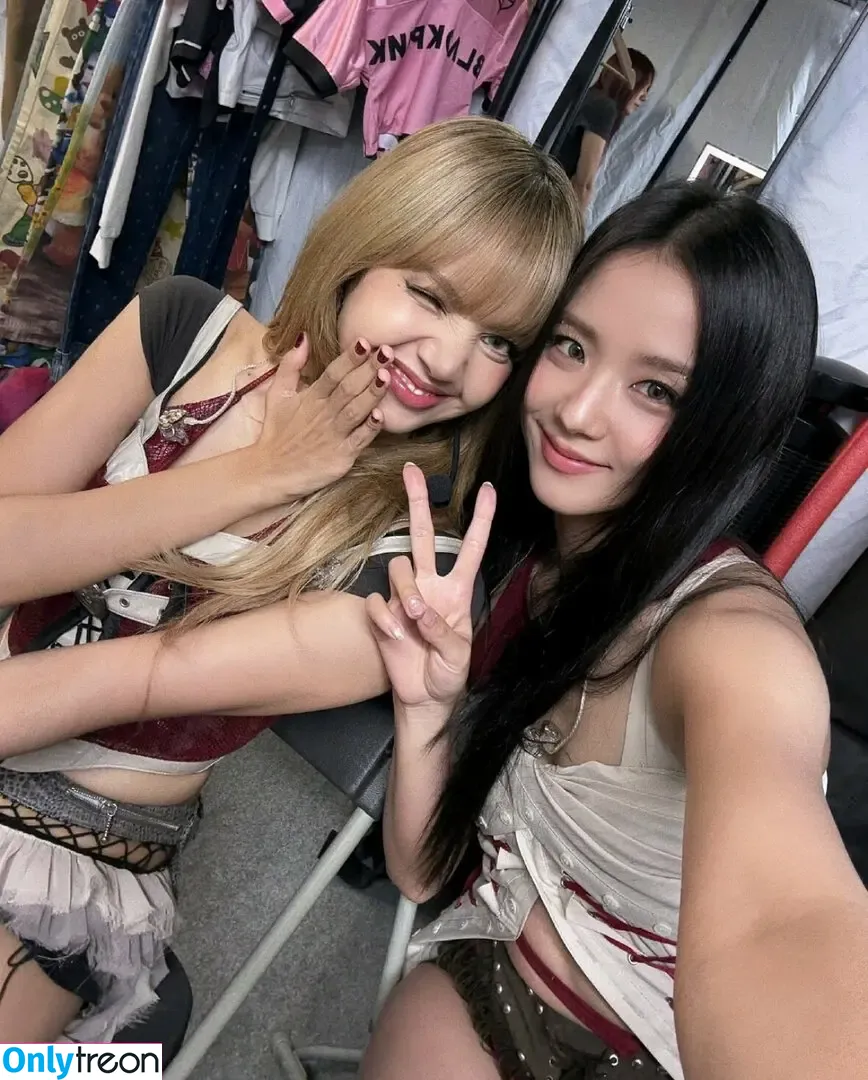 Jisoo nude photo #1751 (BLACKPINK / qenshizu / sooyaaa__)