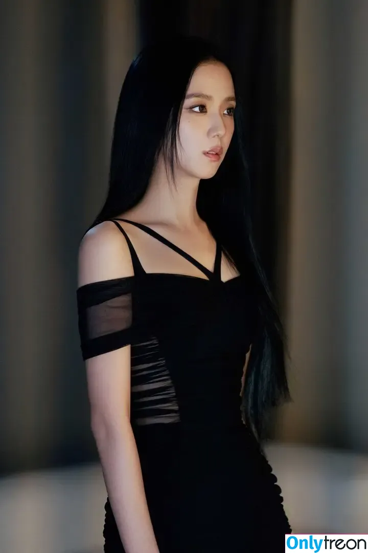 Jisoo nude photo #1757 (BLACKPINK / qenshizu / sooyaaa__)