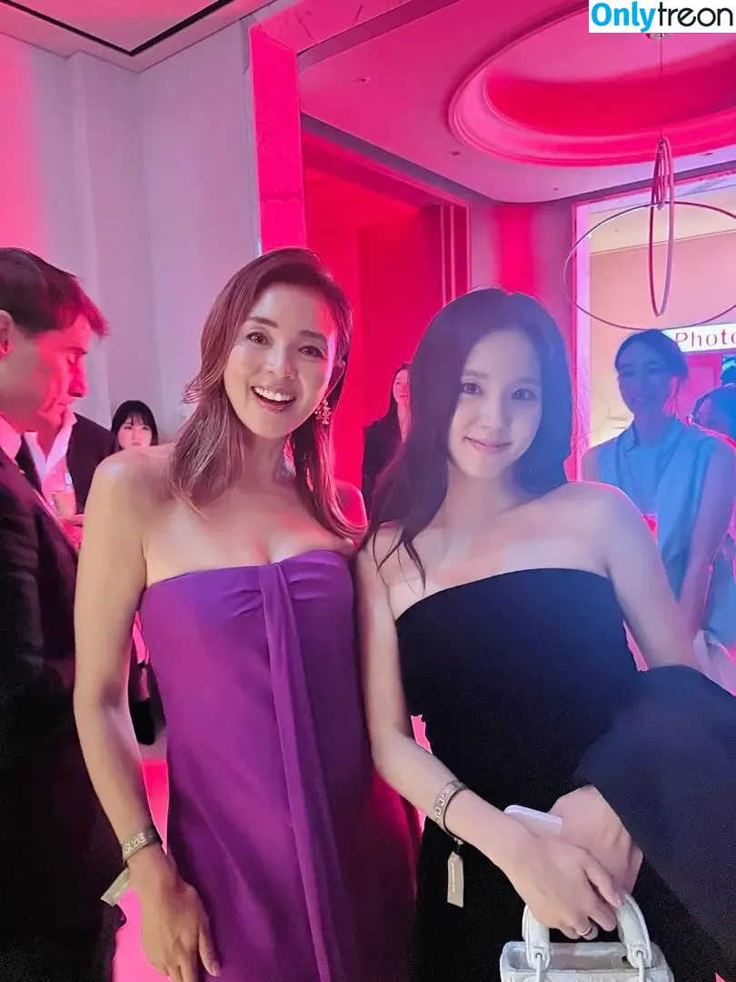 Jisoo nude photo #1759 (BLACKPINK / qenshizu / sooyaaa__)