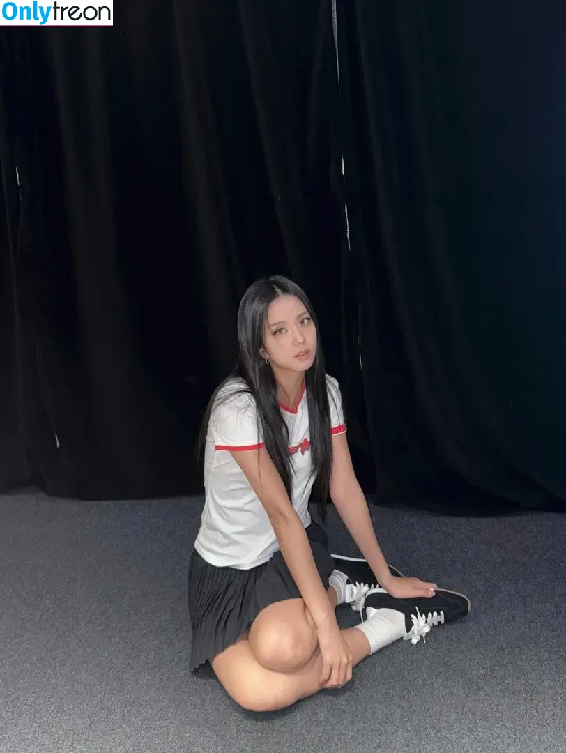 Jisoo nude photo #1767 (BLACKPINK / qenshizu / sooyaaa__)