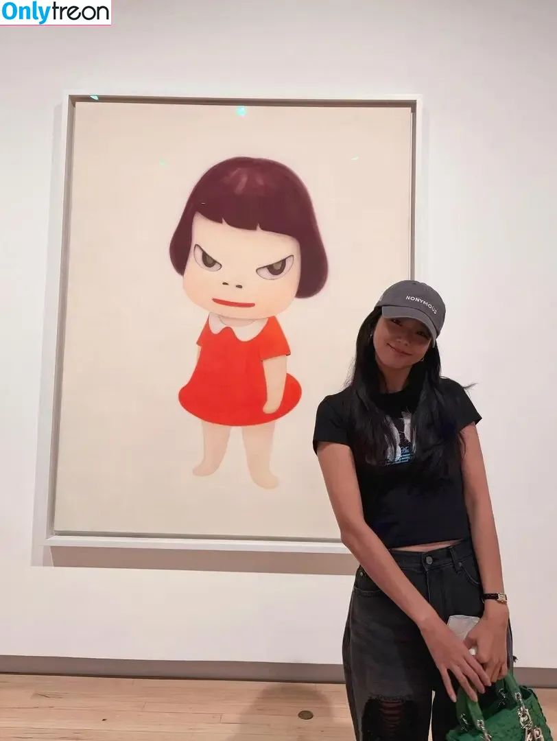 Jisoo nude photo #1771 (BLACKPINK / qenshizu / sooyaaa__)