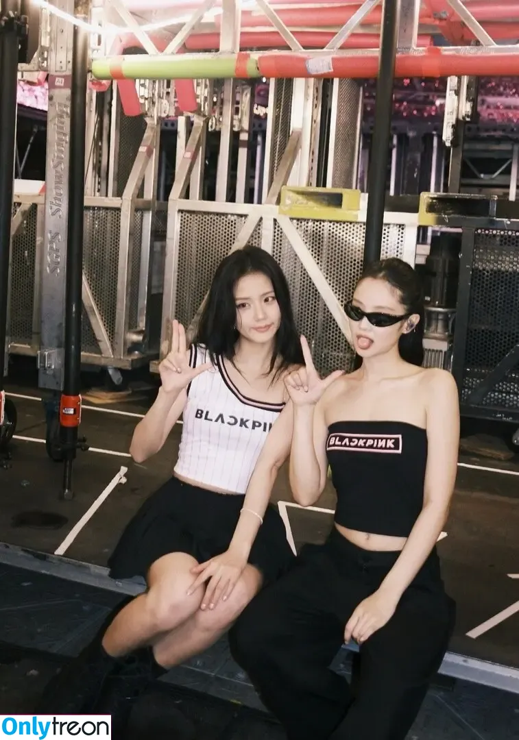 Jisoo nude photo #1783 (BLACKPINK / qenshizu / sooyaaa__)