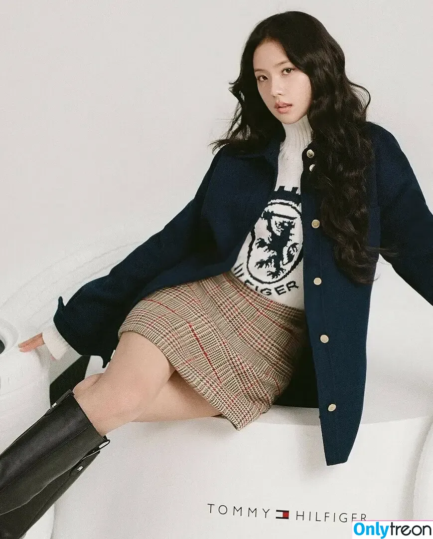 Jisoo nude photo #1790 (BLACKPINK / qenshizu / sooyaaa__)