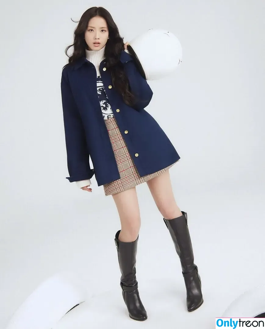 Jisoo nude photo #1791 (BLACKPINK / qenshizu / sooyaaa__)