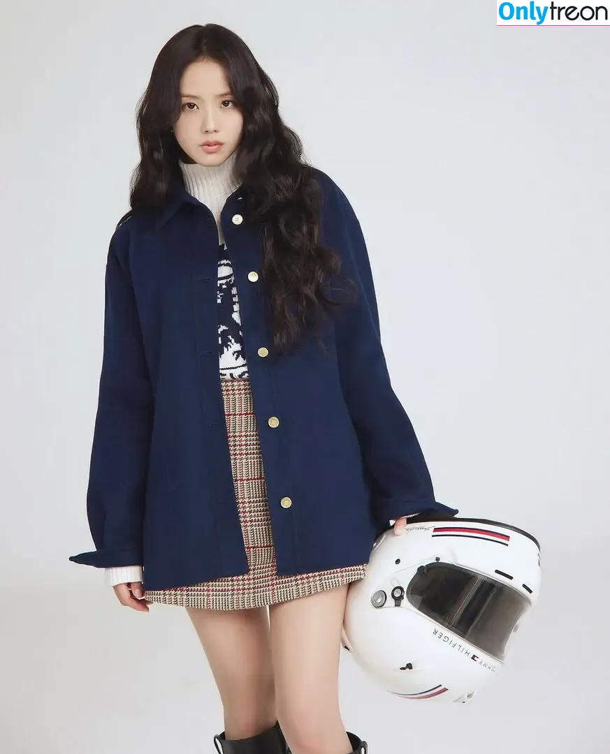 Jisoo nude photo #1792 (BLACKPINK / qenshizu / sooyaaa__)