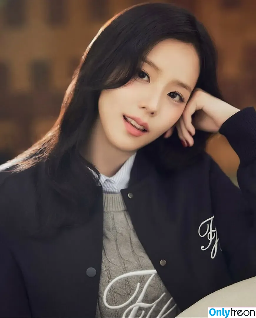 Jisoo nude photo #1793 (BLACKPINK / qenshizu / sooyaaa__)