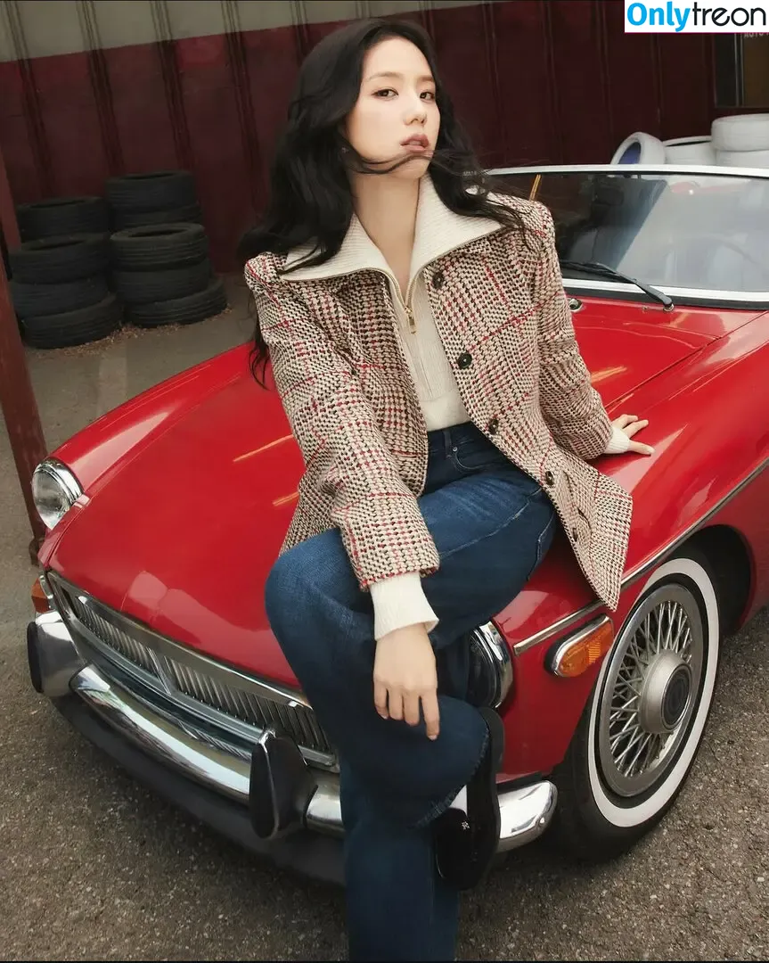Jisoo nude photo #1796 (BLACKPINK / qenshizu / sooyaaa__)