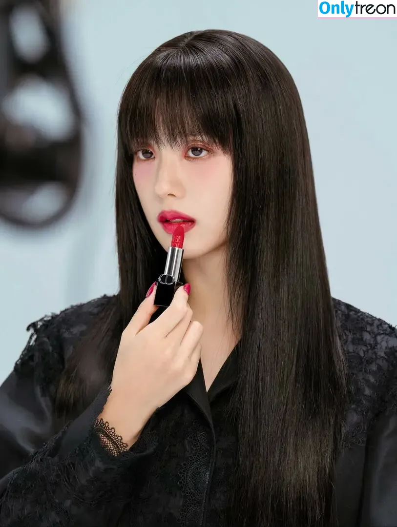 Jisoo nude photo #1807 (BLACKPINK / qenshizu / sooyaaa__)