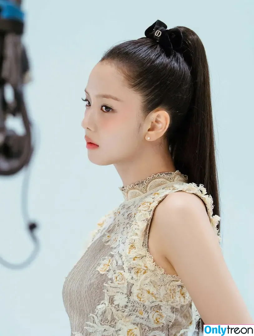 Jisoo nude photo #1809 (BLACKPINK / qenshizu / sooyaaa__)
