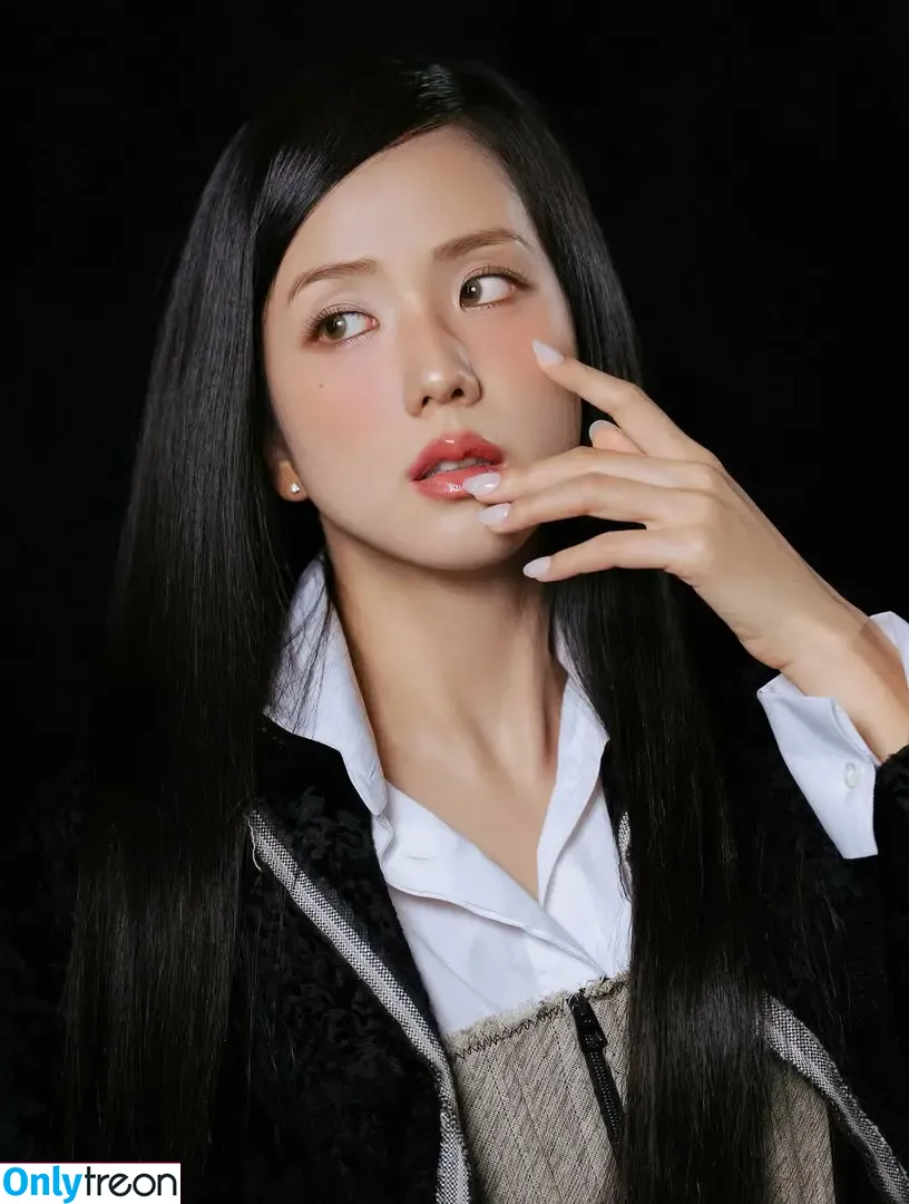 Jisoo nude photo #1810 (BLACKPINK / qenshizu / sooyaaa__)