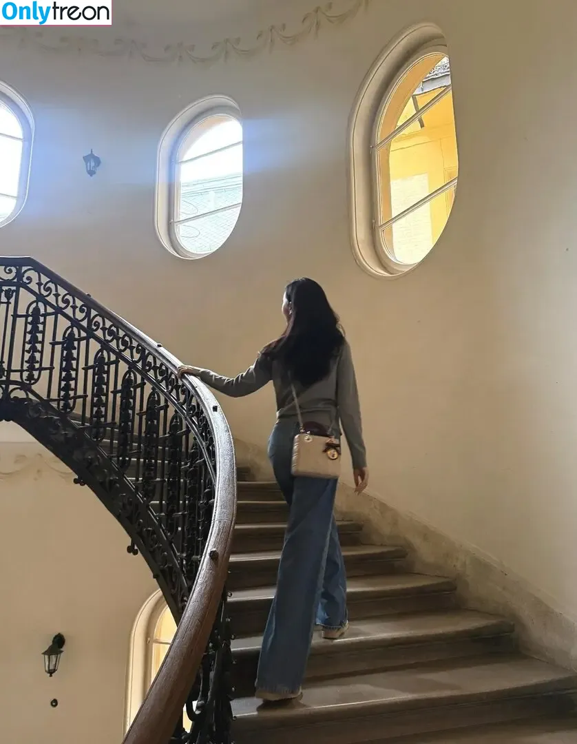 Jisoo nude photo #1817 (BLACKPINK / qenshizu / sooyaaa__)