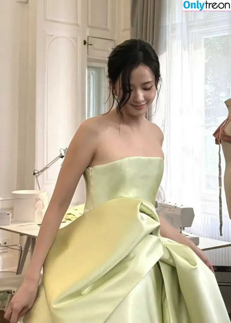 Jisoo nude photo #1821 (BLACKPINK / qenshizu / sooyaaa__)