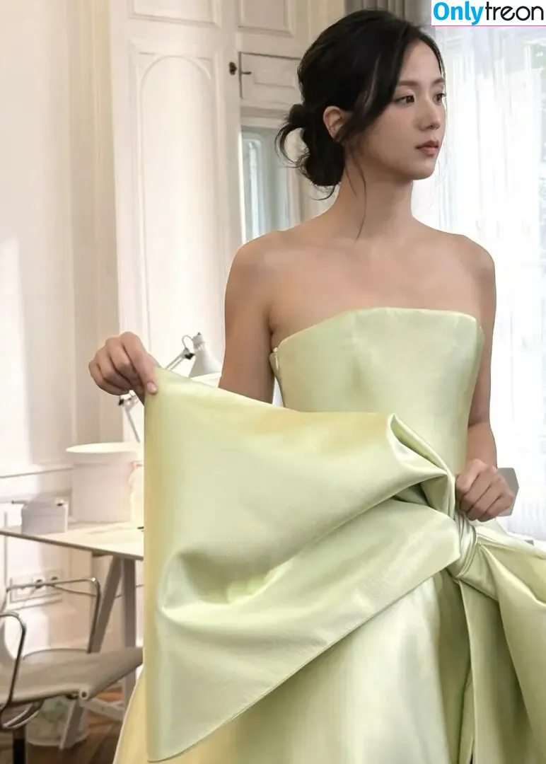Jisoo nude photo #1822 (BLACKPINK / qenshizu / sooyaaa__)