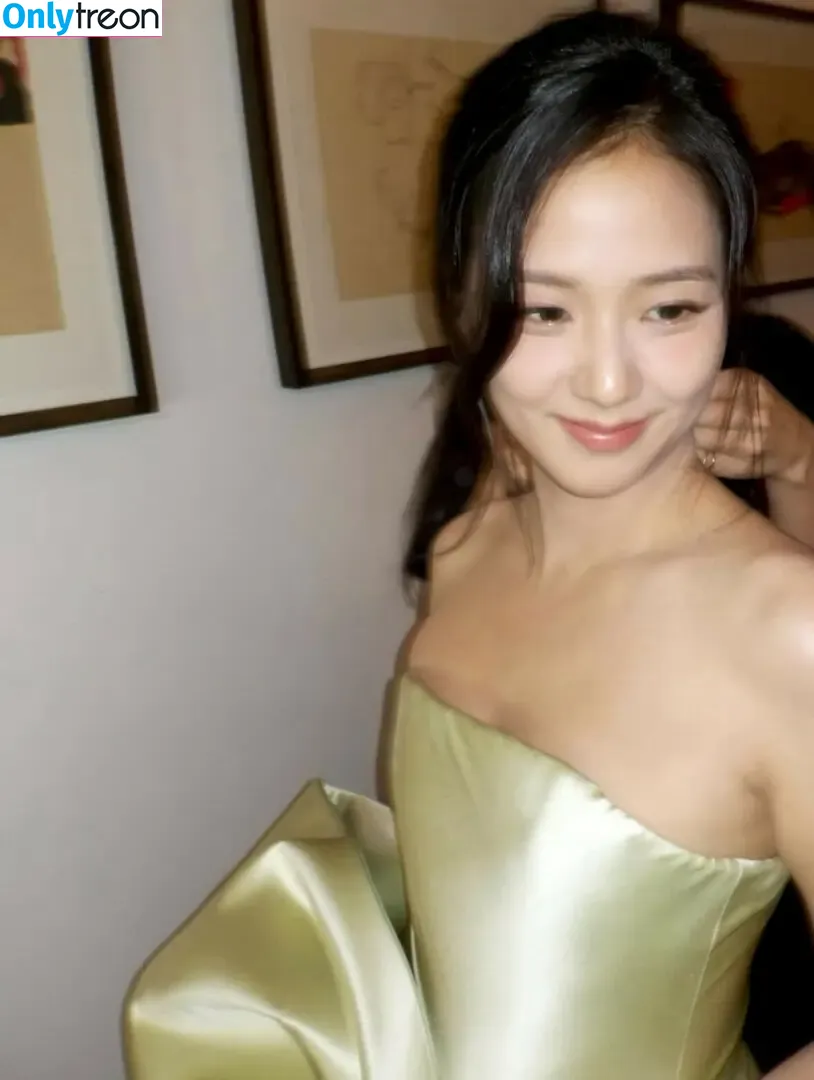 Jisoo nude photo #1826 (BLACKPINK / qenshizu / sooyaaa__)