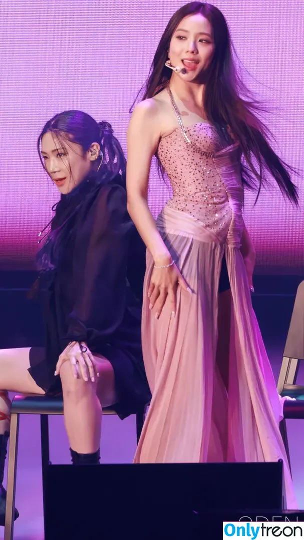Jisoo nude photo #1833 (BLACKPINK / qenshizu / sooyaaa__)