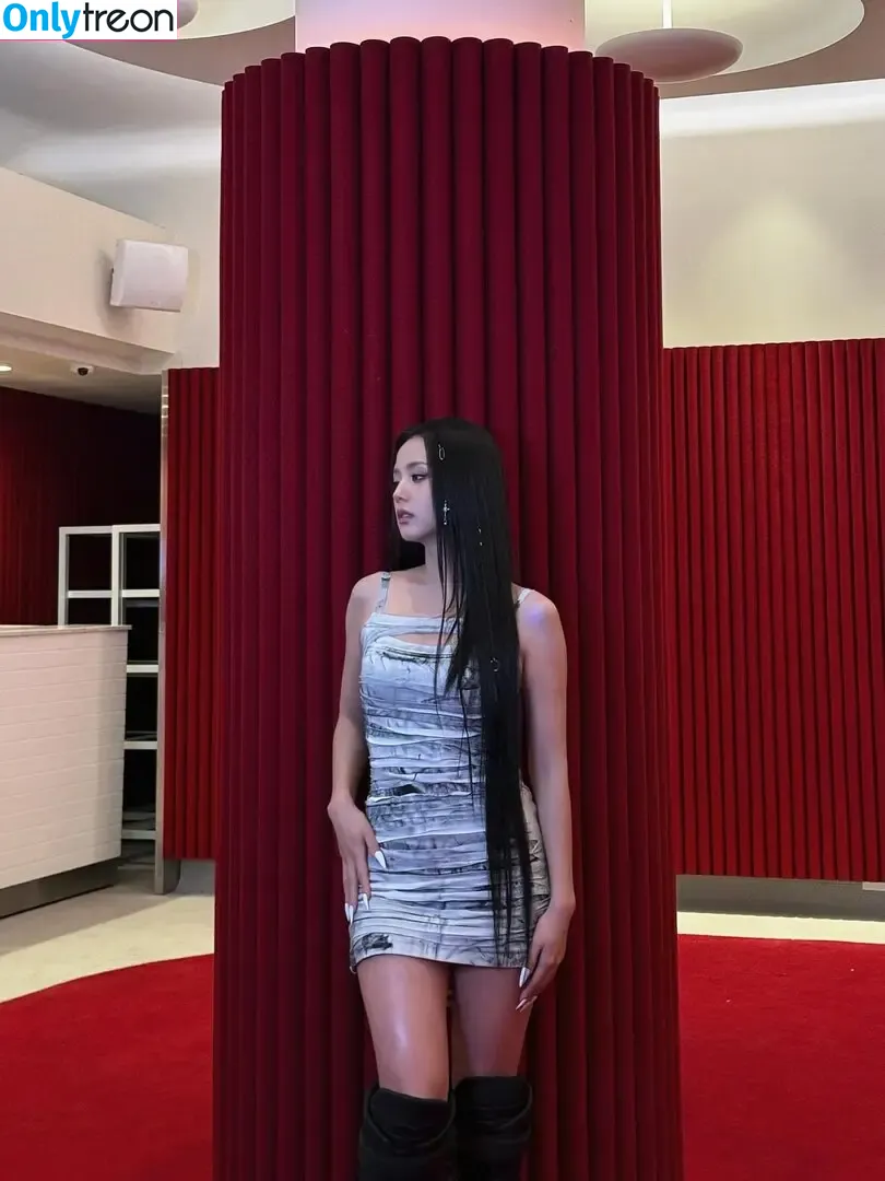 Jisoo голая photo #1841 (BLACKPINK / qenshizu / sooyaaa__)