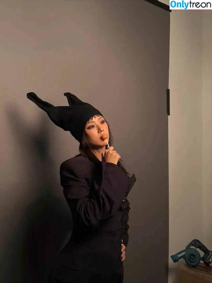 Jisoo nude photo #1896 (BLACKPINK / qenshizu / sooyaaa__)