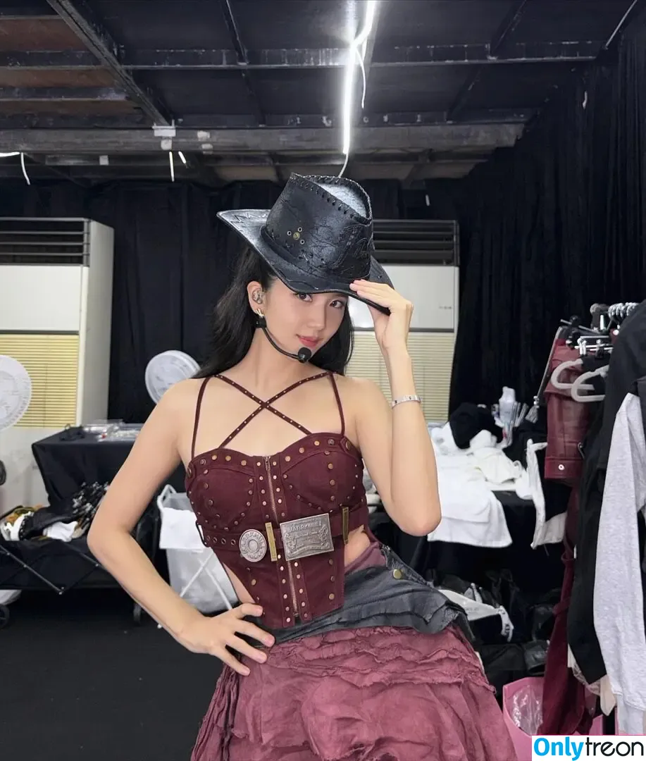 Jisoo голая photo #1911 (BLACKPINK / qenshizu / sooyaaa__)