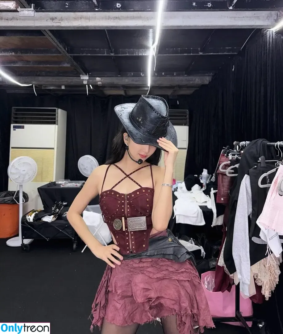 Jisoo голая photo #1912 (BLACKPINK / qenshizu / sooyaaa__)