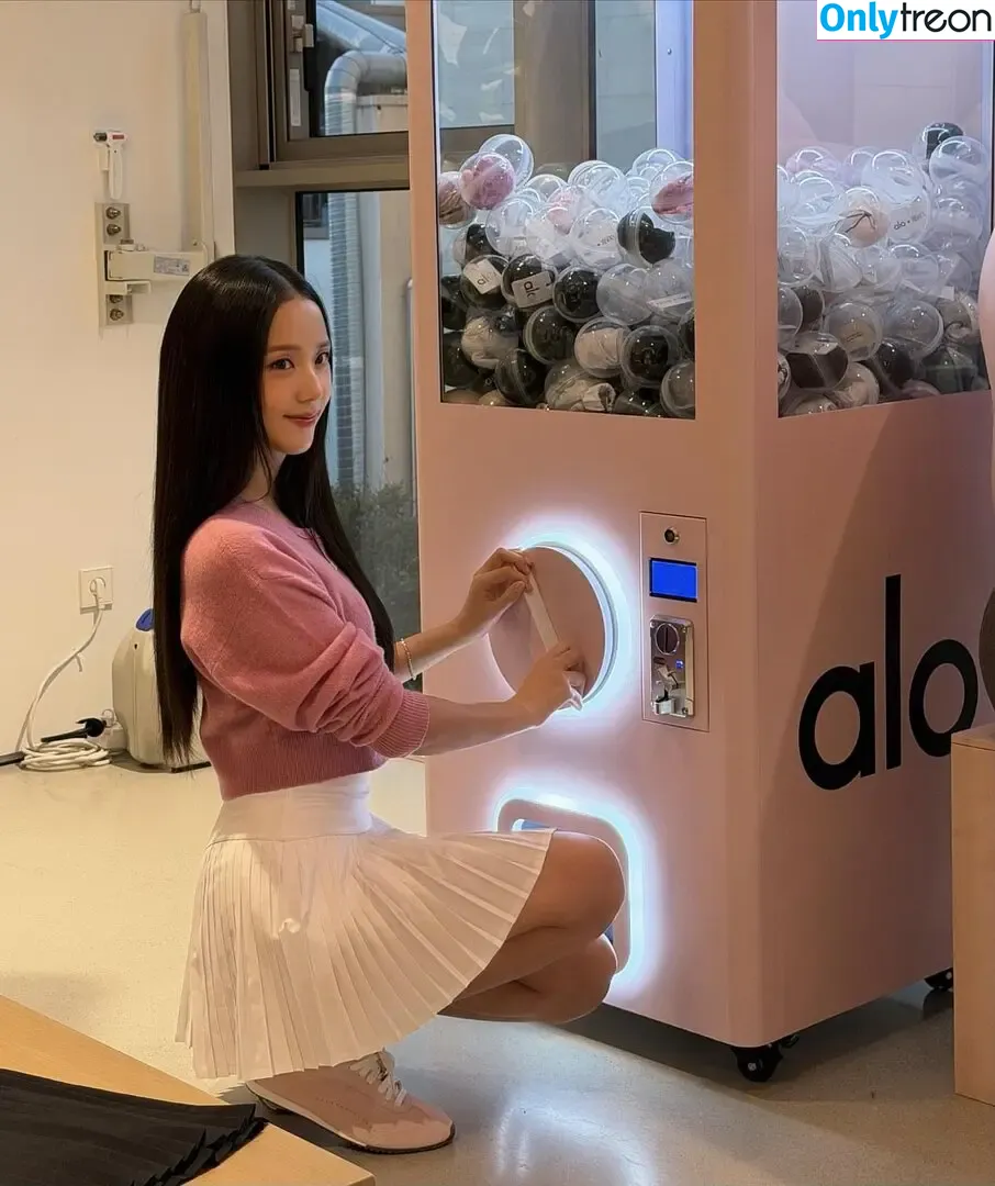 Jisoo голая photo #1925 (BLACKPINK / qenshizu / sooyaaa__)