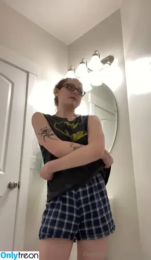 jitterybug / ittybittybugg_ / salemthebugg nude photo #0109