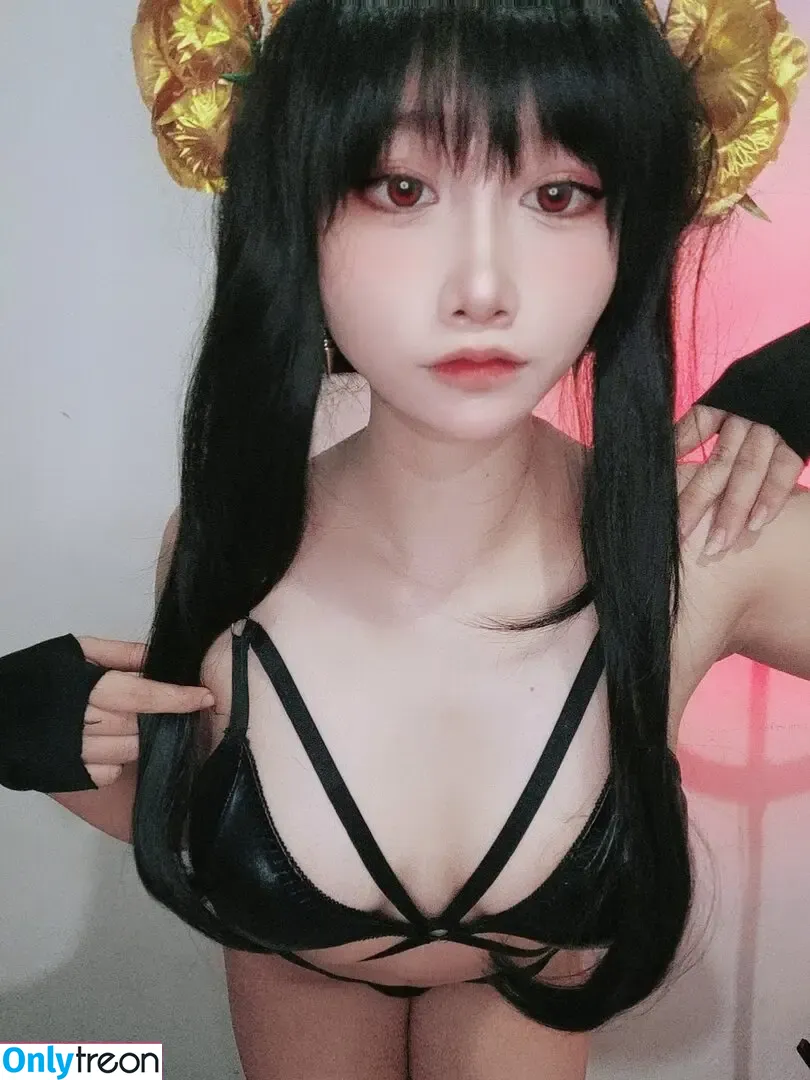 jjc_ellyn nude photo #0128 (celyn01)