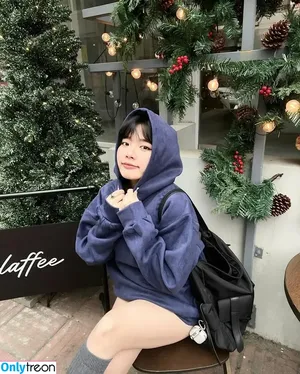 jjryhs / jade nguyen nude photo #0011