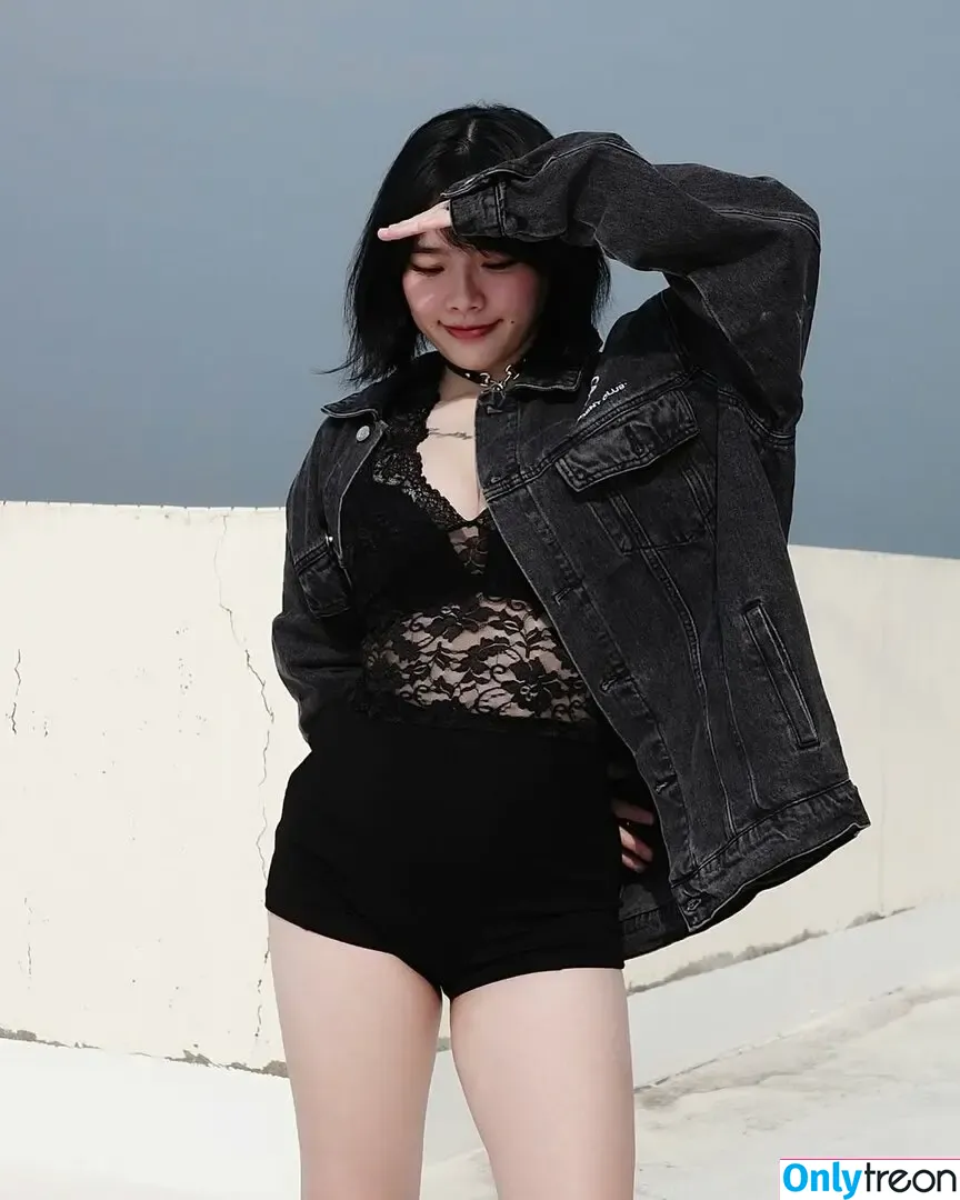 jjryhs nude photo #0030 (jade nguyen)
