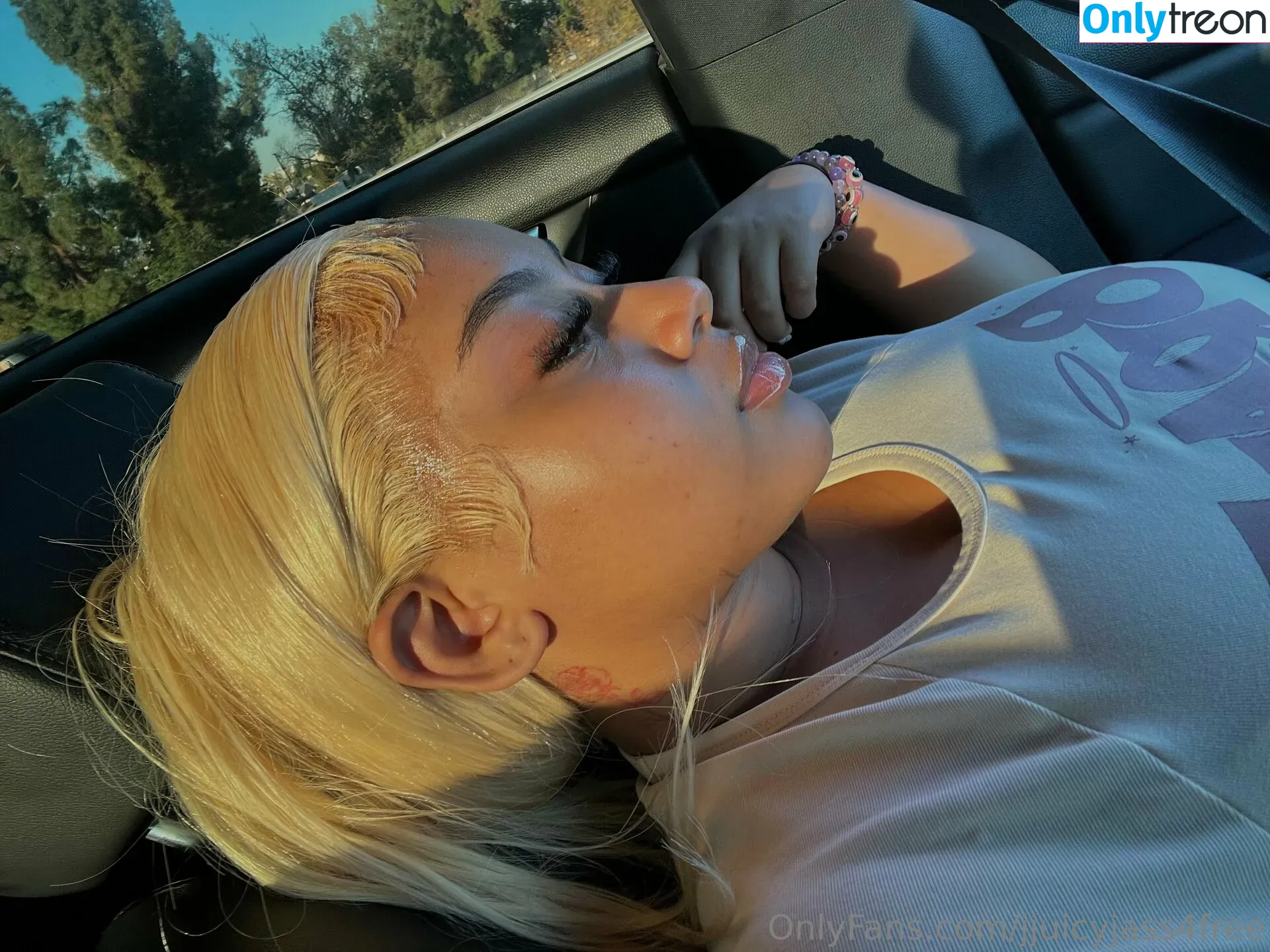 jjuicyjaz4free nude photo #0004 (jjuicyjaz4free)