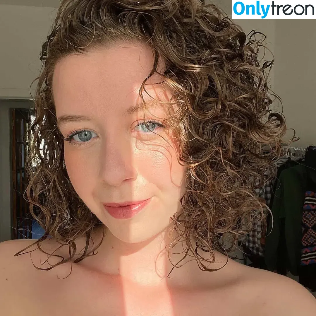 Jo Munroe nude photo #0005 (tallassgal / tallassgirl)