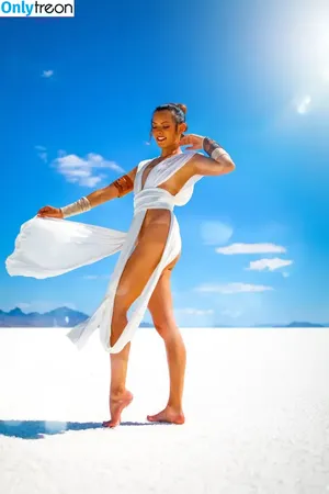 Joanie Brosas / JoanieBrosas фото голая #0211