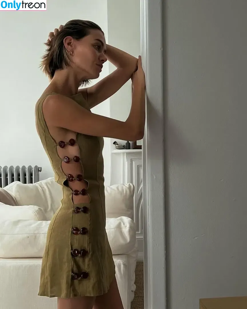 Joanna Halpin nude photo #0010 (joannahalpin)
