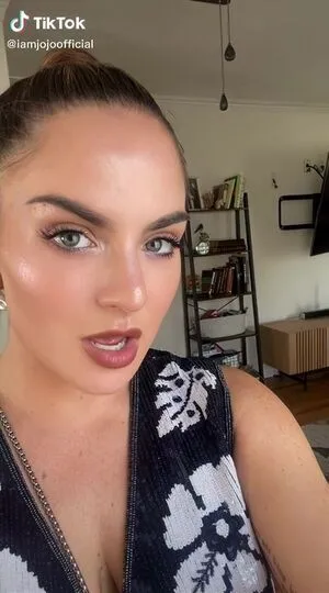 Joanna Jojo Levesque / iamjojo nude photo #0015