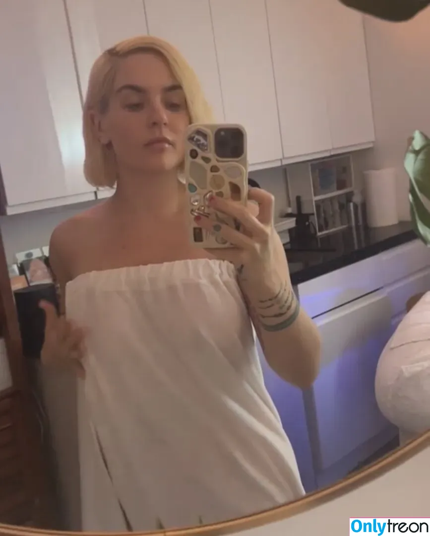 Joanna Jojo Levesque nude photo #0092 (iamjojo)
