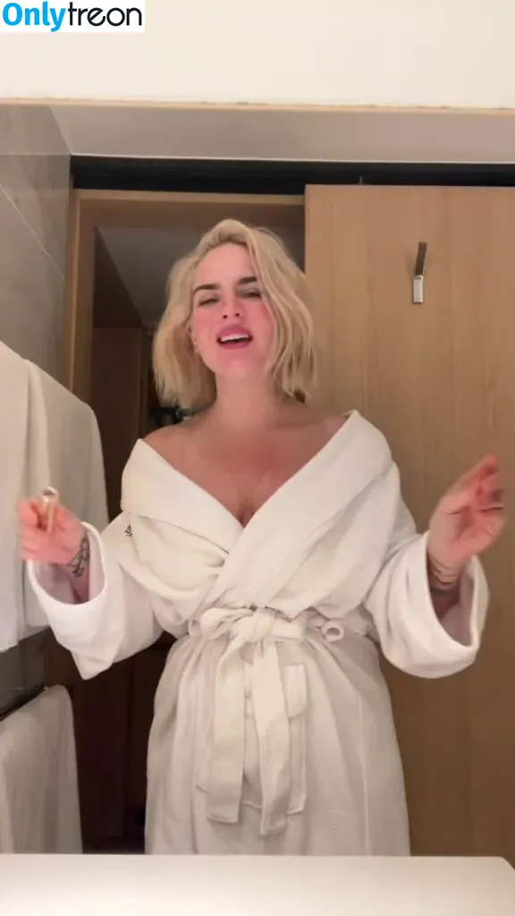 Joanna Jojo Levesque nude photo #0113 (iamjojo)
