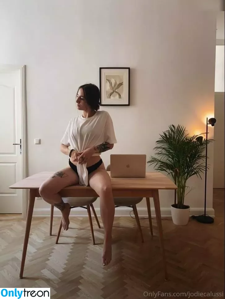 Jodie Calussi nude photo #0102 (jodiecalussi)