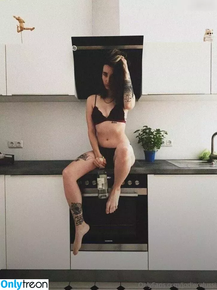 Jodie Calussi голая photo #0136 (jodiecalussi)