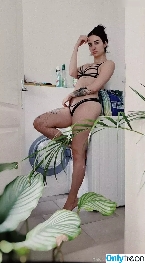 Jodie Calussi nude photo #0205 (jodiecalussi)