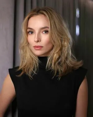 Jodie Comer / jodiemcomer фото голая #0045