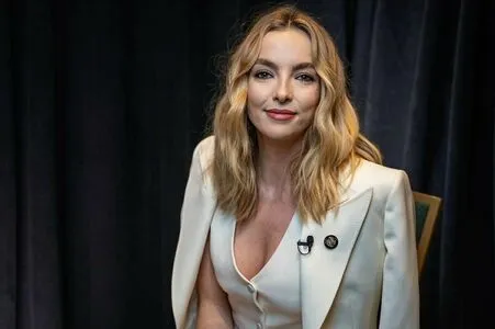 Jodie Comer / jodiemcomer фото голая #0183