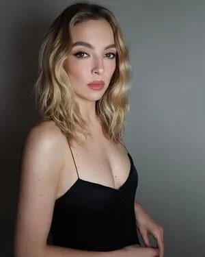 Jodie Comer / jodiemcomer фото голая #0185